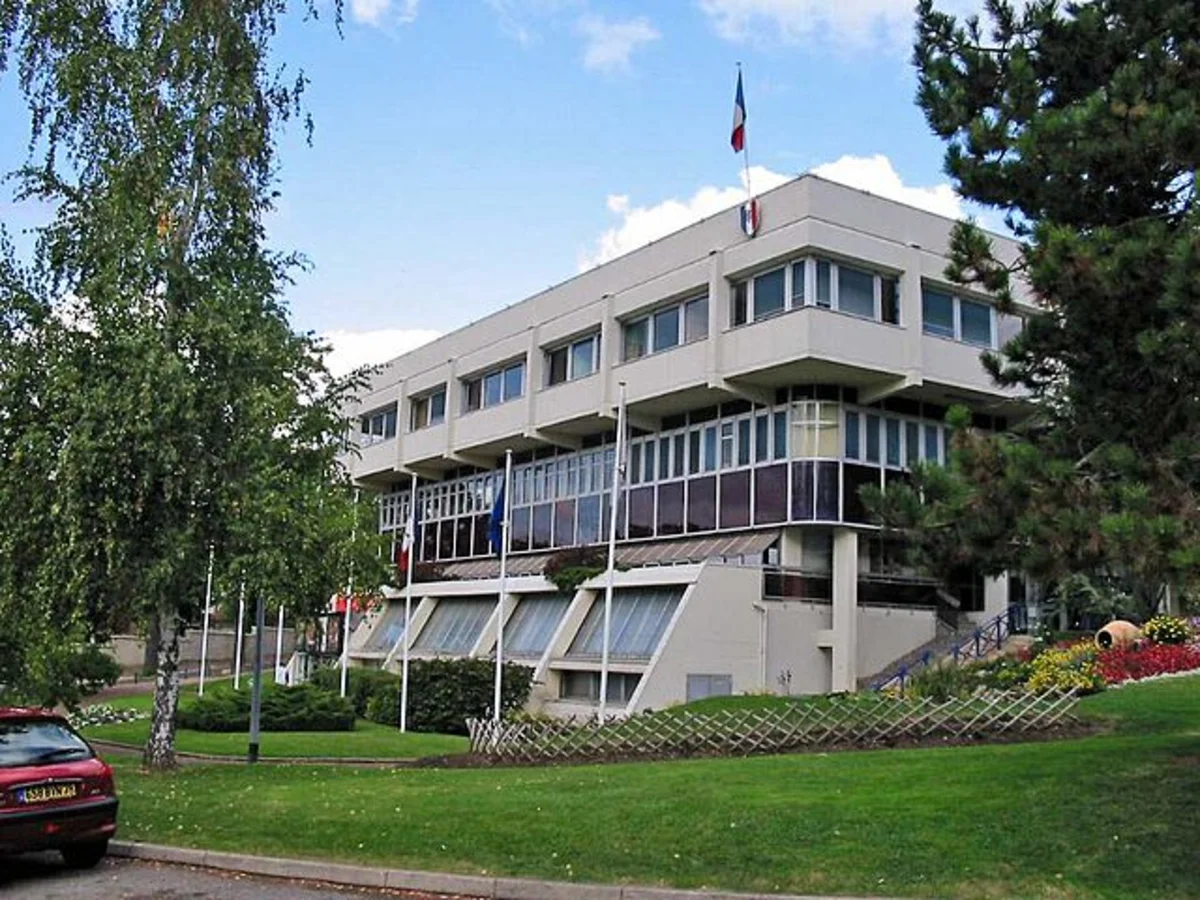 Suivi et affichage d'un permis de construire à Aubergenville
