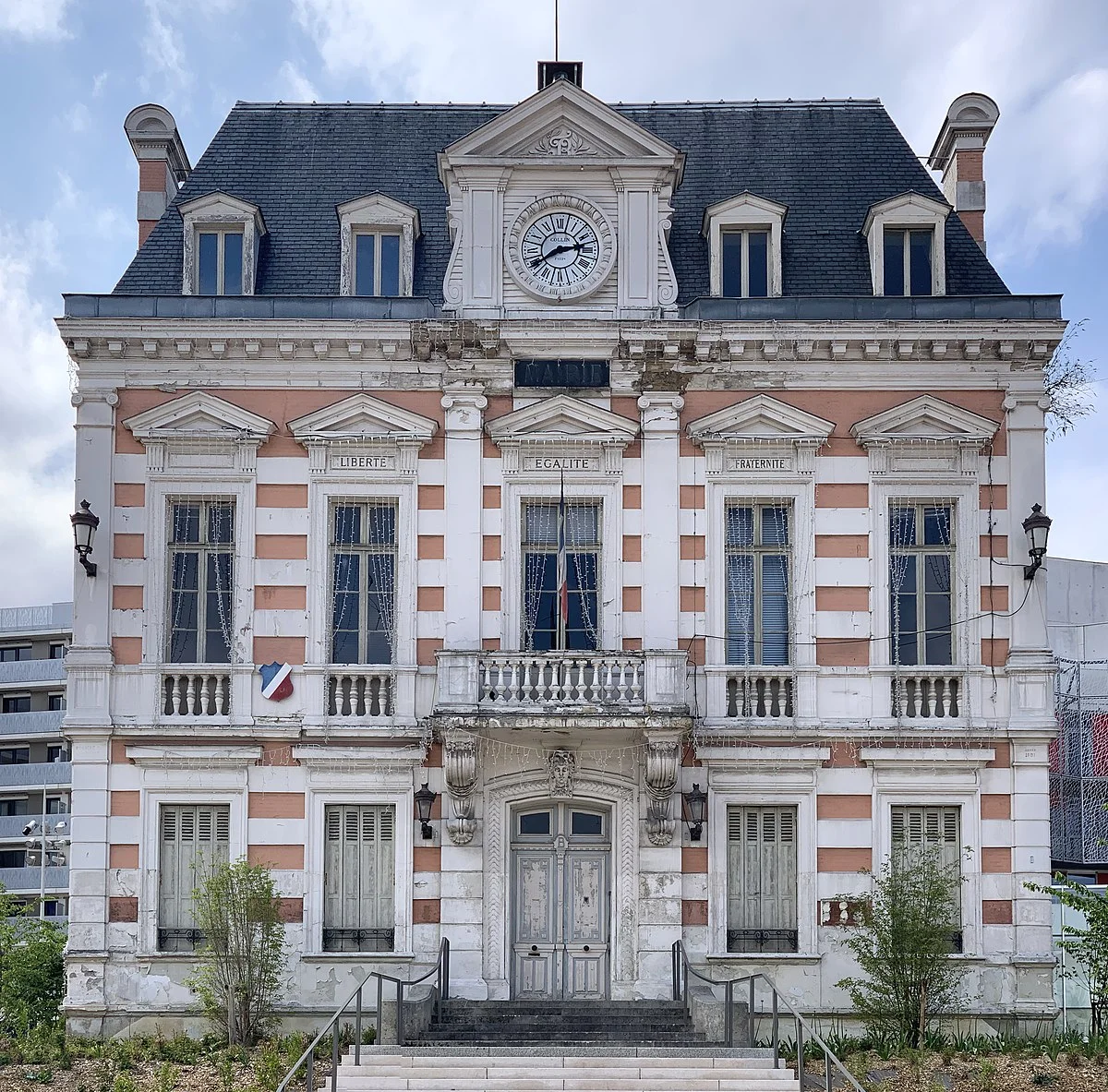 Suivi et affichage d'un permis de construire à Bagnolet