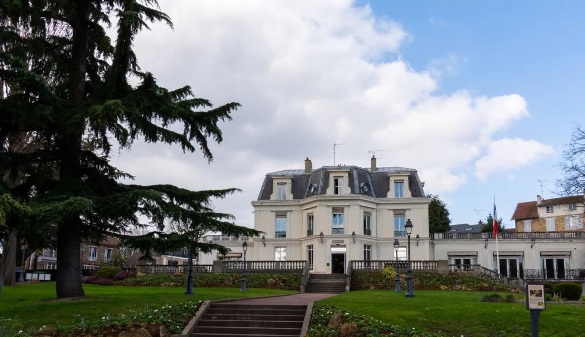 Suivi et affichage d'un permis de construire à Chaville