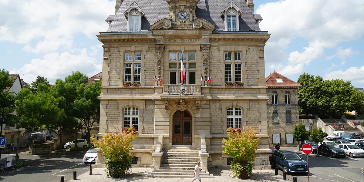 Suivi et affichage d'un permis de construire à Conflans-Sainte-Honorine