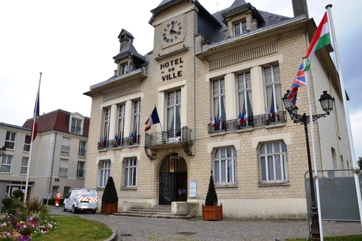 Suivi et affichage d'un permis de construire à Deuil-la-Barre 95170