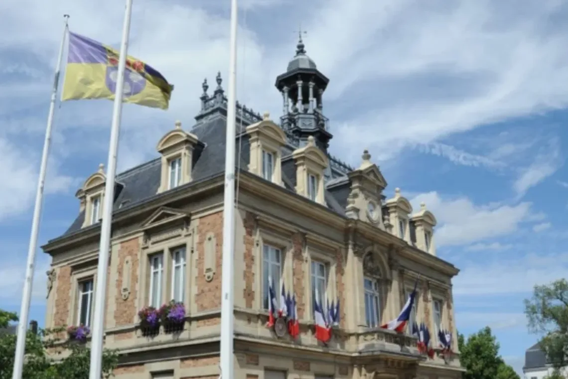 Suivi et affichage d'un permis de construire à Médan