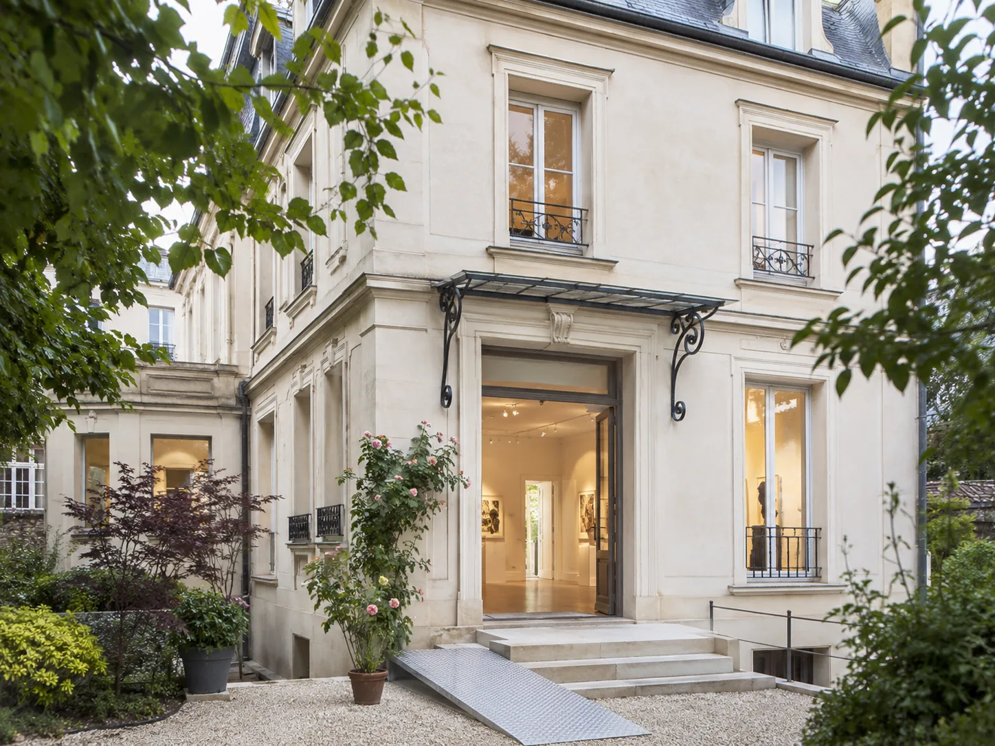 Changement de destination avec travaux à Meudon : pavillon, local d'activité, route des Gardes