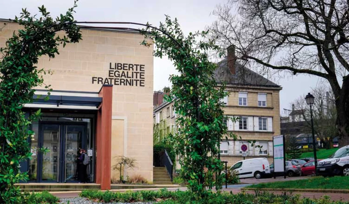 Suivi et affichage d'un permis de construire a Saint-Cyr-l'Ecole