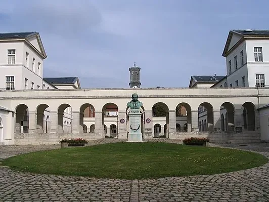 Suivi et affichage d'un permis de construire à Saint-Nom-la-Bretèche