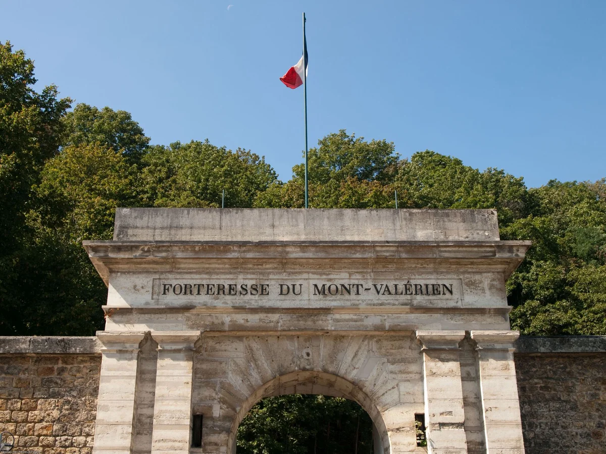 Suivi et affichage d'un permis de construire à Suresnes
