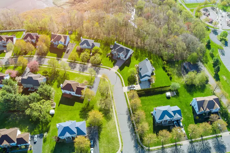 Grand lotissement avec voirie hiérarchisée et espaces communs